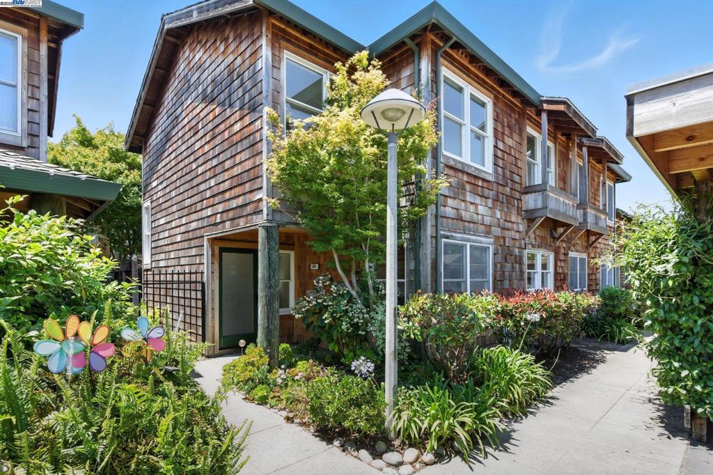 Unique Opportunity! Exclusive, peaceful condominium townhouse retreat in the gated community of Centre Court, just steps away from the gorgeous Harbor Bay beach walk. This inviting and contemporary home is flooded with natural light and surrounded by greenery and custom plantings. Featuring 3 bedrooms, one of which is a large primary bedroom with its private en-suite bathroom, 2.5 bathrooms; washer and dryer, and ample closets. Living room french doors open on to a beautiful brick patio garden with an adjacent storage area. The beautiful kitchen includes a breakfast bar, a dining area, stainless steel appliances, and plenty of cabinets. This serene home has great proximity to freeways, buses, Corica Park Golf Course, SF Ferry, local parks, and schools. Some pictures are digitally staged.