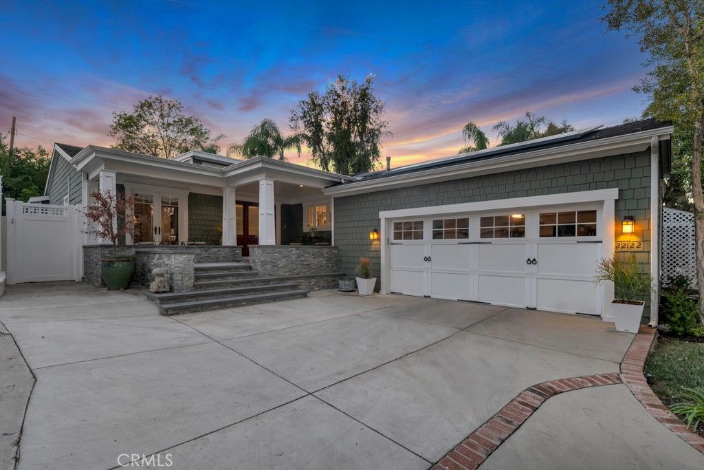 Photo of 22122 Avenue Morelos, Woodland Hills, CA 91364 (MLS # SR26009293)