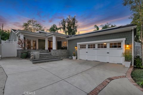 Photo of 22122 Avenue Morelos, Woodland Hills, CA 91364 (MLS # SR26009293)
