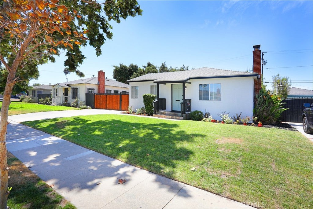 812 N Louise ST, Santa Ana CA 92703