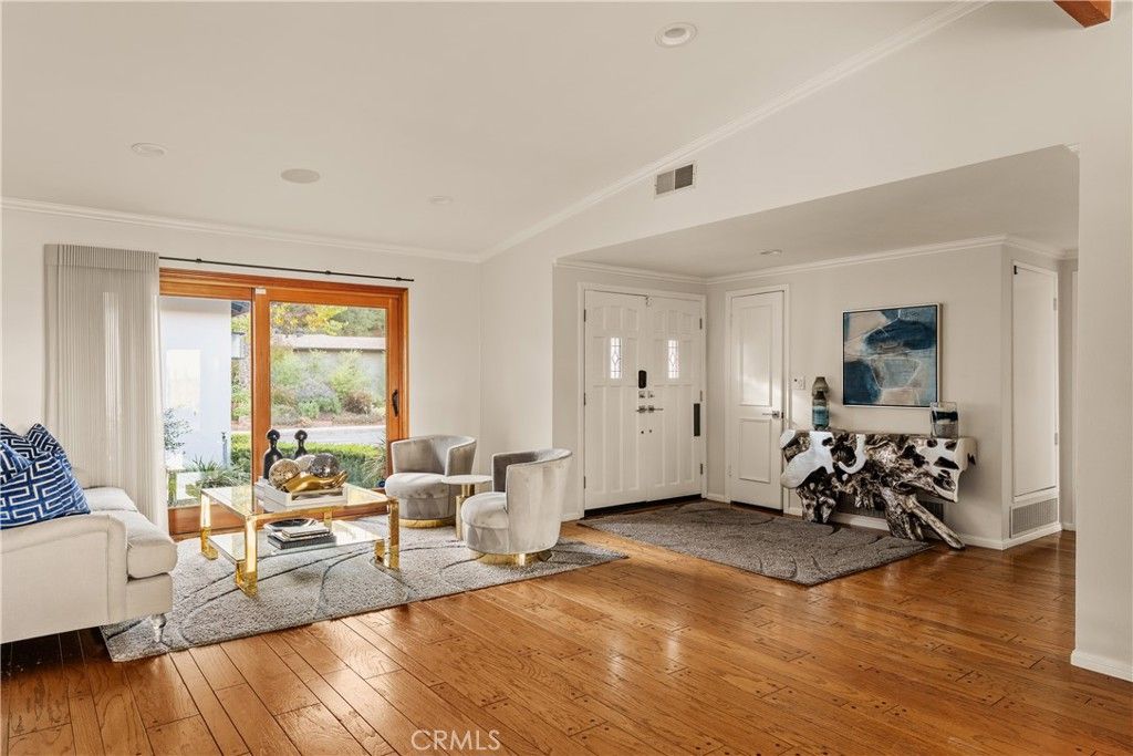 Photo of 22370 Algunas Road, Woodland Hills, CA 91364 (MLS # SR25269126)