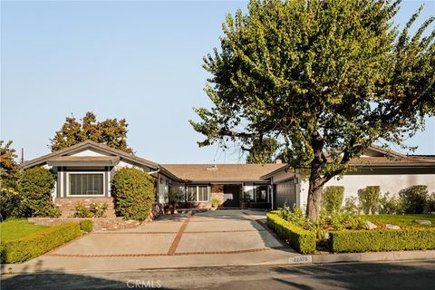 22370 Algunas Road Woodland Hills CA 91364