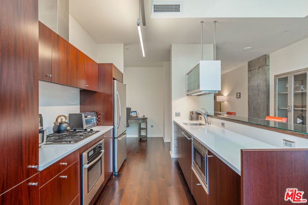 Photo of 1155 S Grand Avenue #505, Los Angeles, CA 90015 (MLS # 26645935)