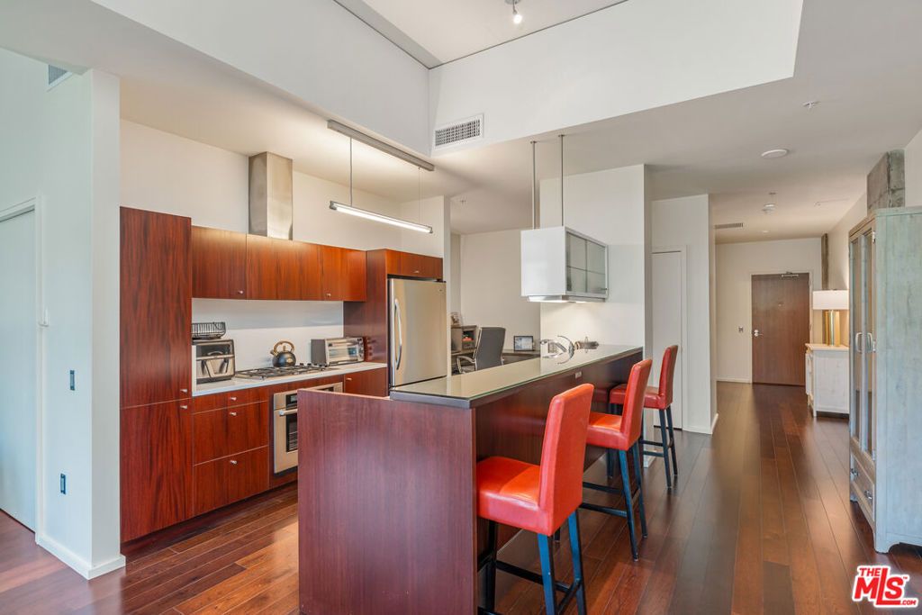 Photo of 1155 S Grand Avenue #505, Los Angeles, CA 90015 (MLS # 26645935)