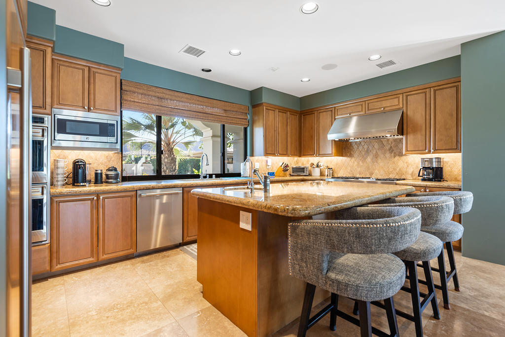 45699 W Via Villaggio