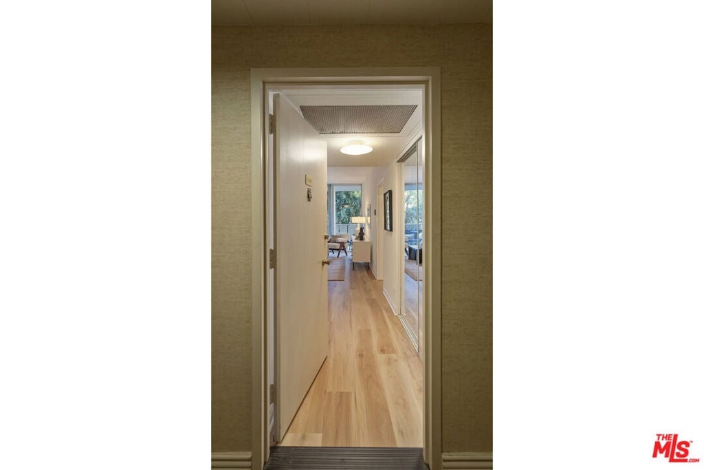 4455 Los Feliz Boulevard 204