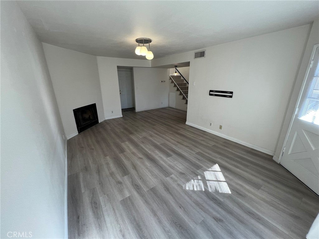 181 W La Verne Avenue 11