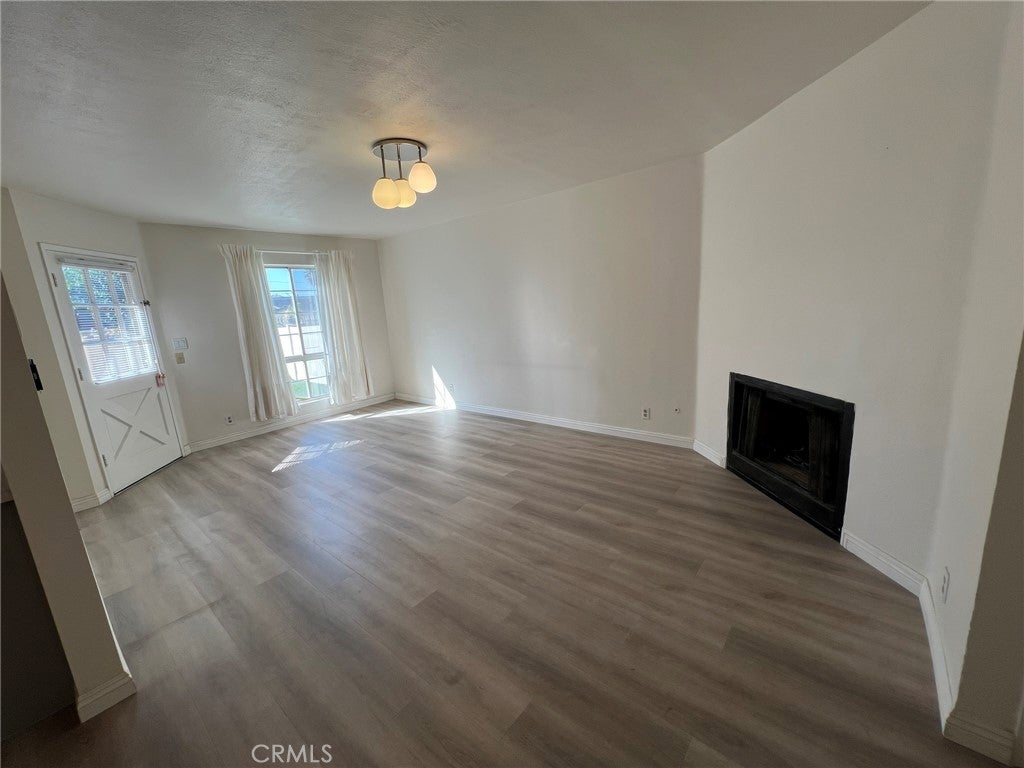 181 W La Verne Avenue 11