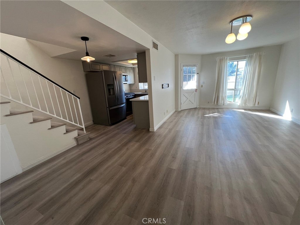 181 W La Verne Avenue 11