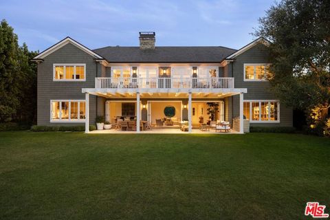 Photo of 1319 Amalfi Drive, Pacific Palisades, CA 90272 (MLS # 26644959)