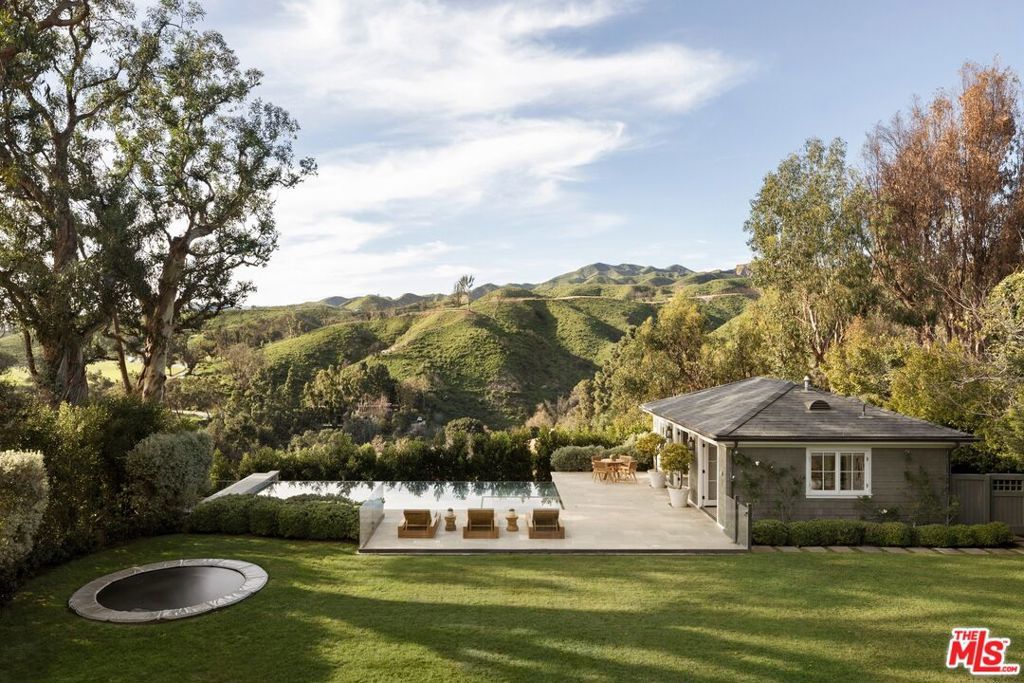 Photo of 1319 Amalfi Drive, Pacific Palisades, CA 90272 (MLS # 26644959)