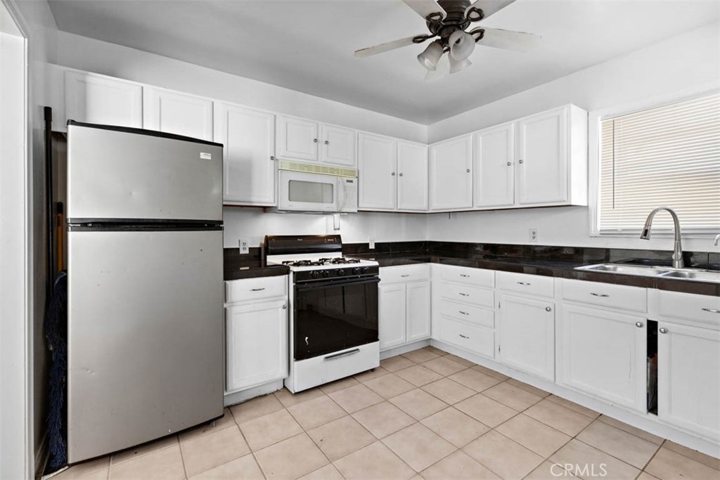 2386 Roxbury Dr