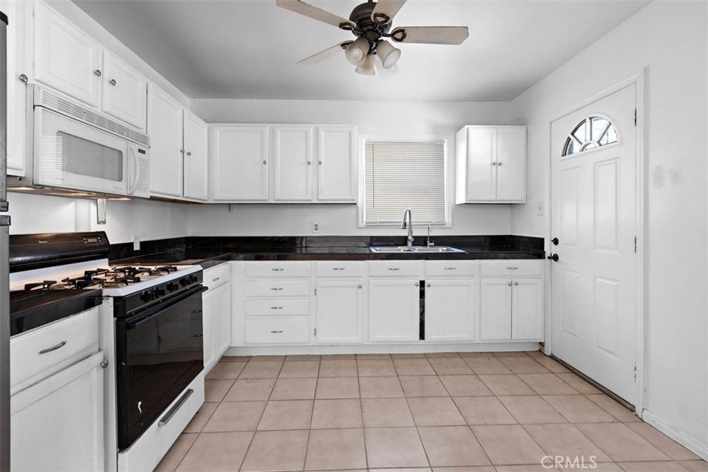 2386 Roxbury Dr