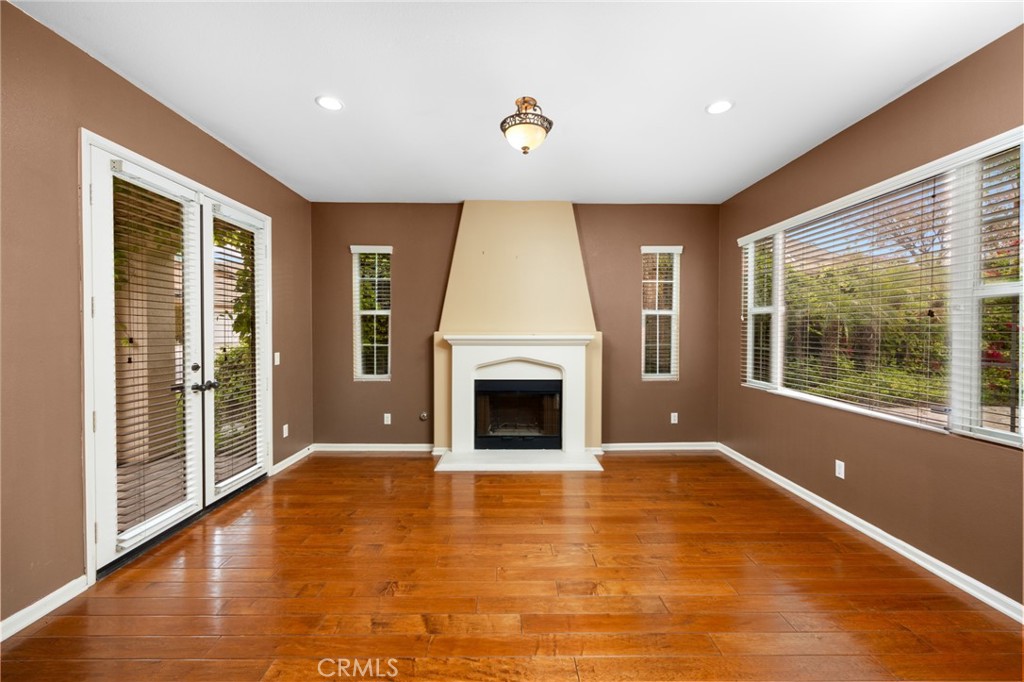 1303 Swan Loop S