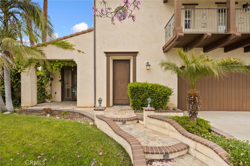 1303 Swan Loop S