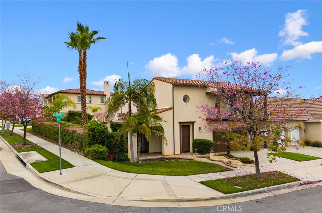 1303 Swan Loop S
