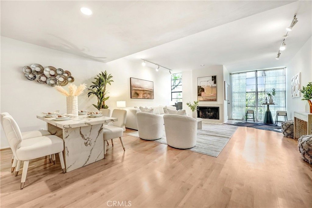Photo of 3884 Fredonia Drive #F, Los Angeles, CA 90068 (MLS # AR25187621)