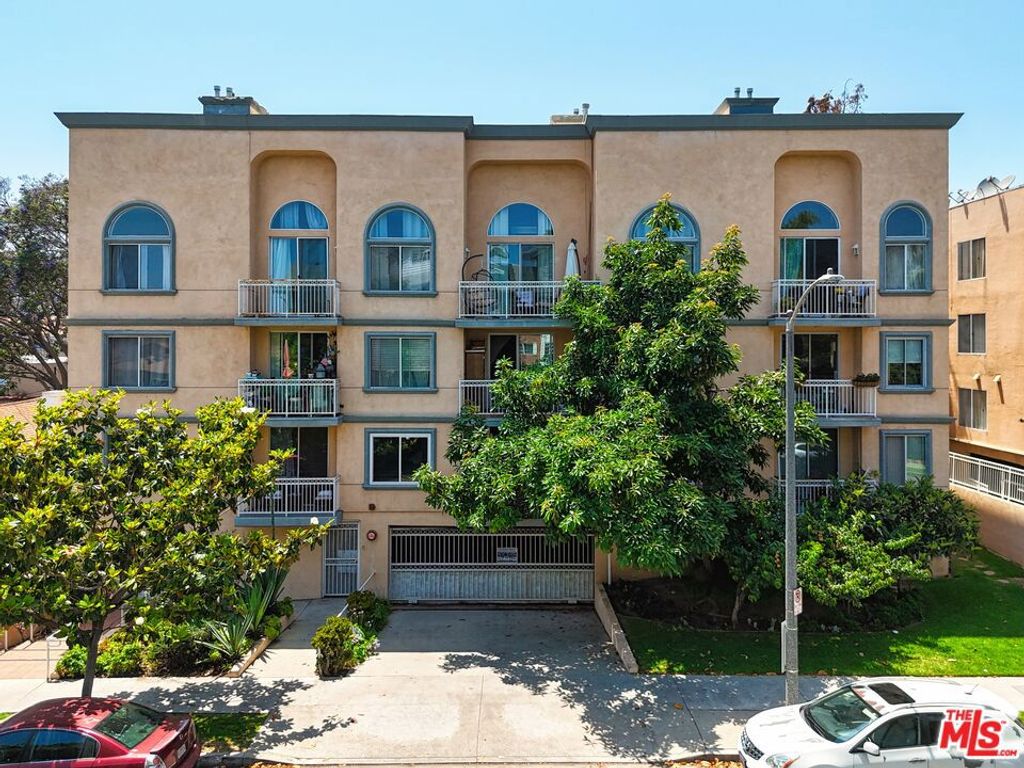Photo of 1211 S Shenandoah Street #304, Los Angeles, CA 90035 (MLS # 25552049)