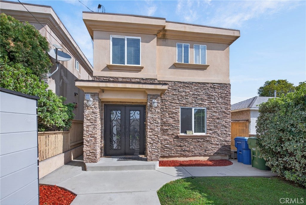 1310 W 1st