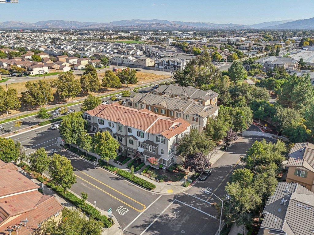 EMERALD PARK - Residential