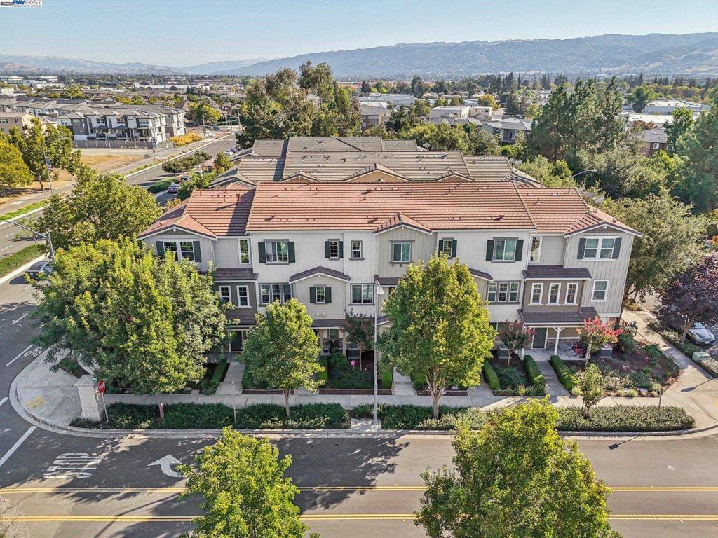 EMERALD PARK - Residential