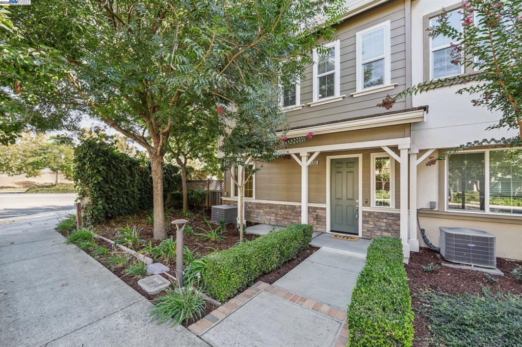 EMERALD PARK - Residential