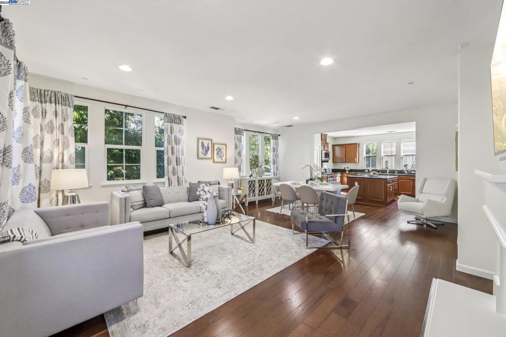 EMERALD PARK - Residential