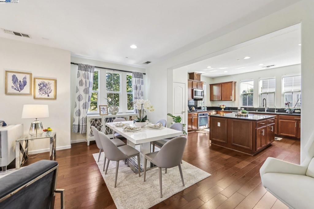 EMERALD PARK - Residential