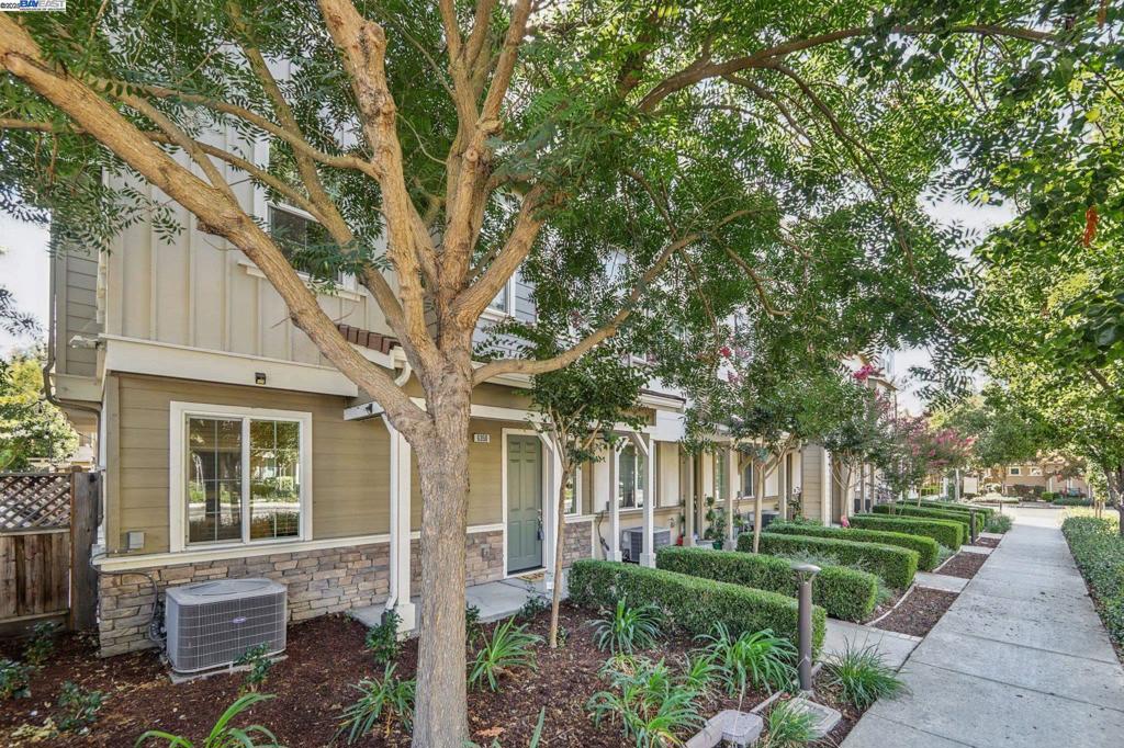 EMERALD PARK - Residential
