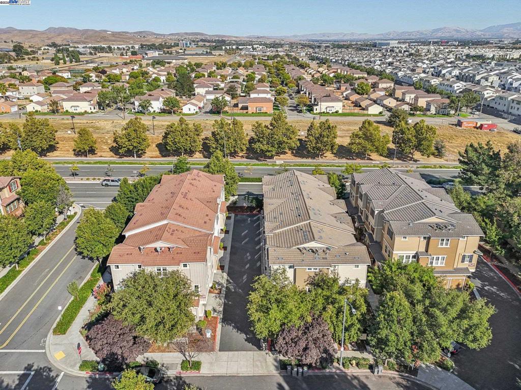 EMERALD PARK - Residential