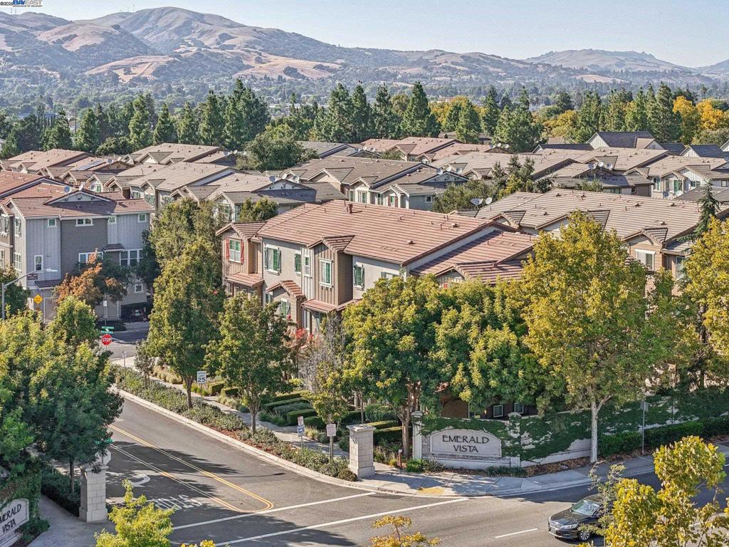EMERALD PARK - Residential