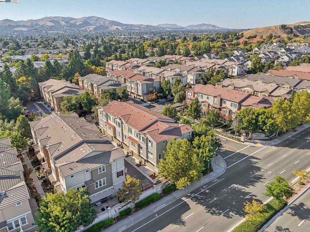 EMERALD PARK - Residential