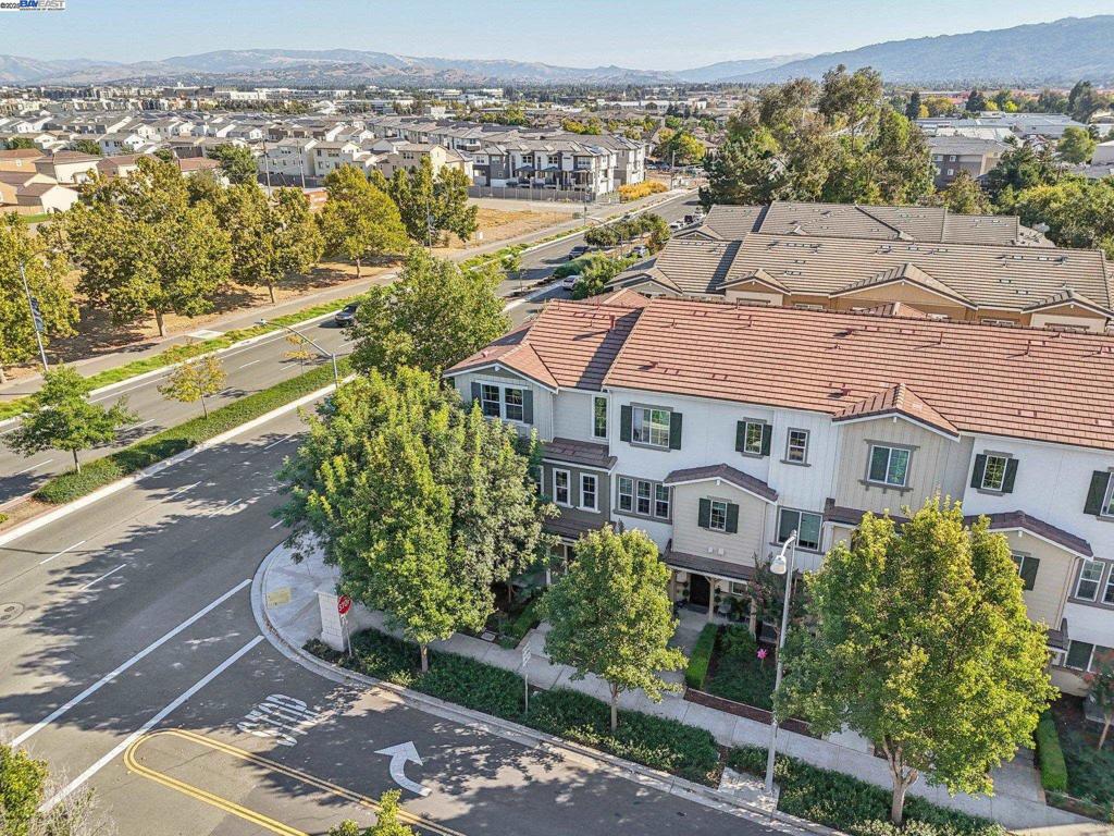 EMERALD PARK - Residential