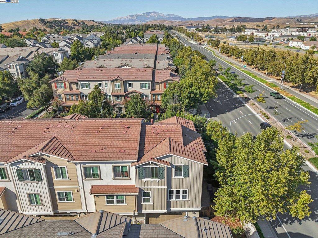 EMERALD PARK - Residential