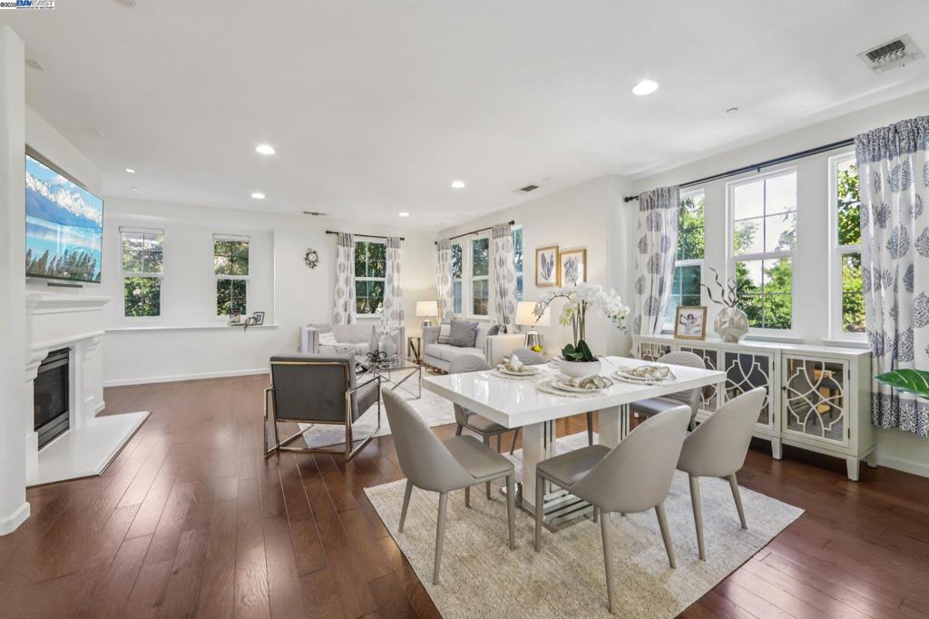 EMERALD PARK - Residential