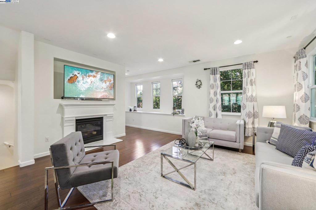 EMERALD PARK - Residential