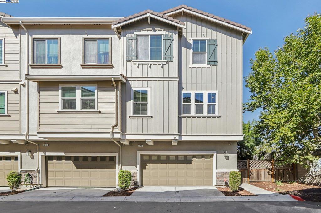 EMERALD PARK - Residential