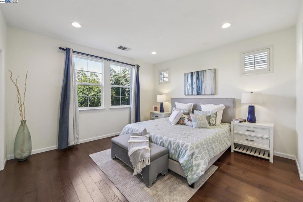 EMERALD PARK - Residential