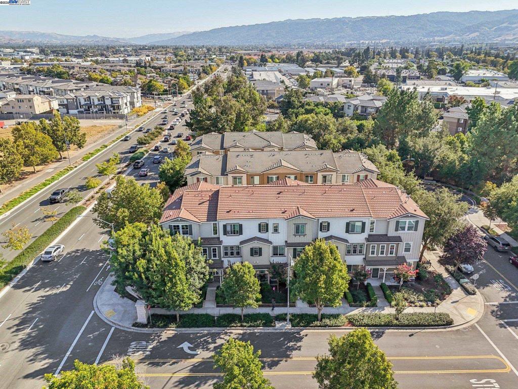 EMERALD PARK - Residential