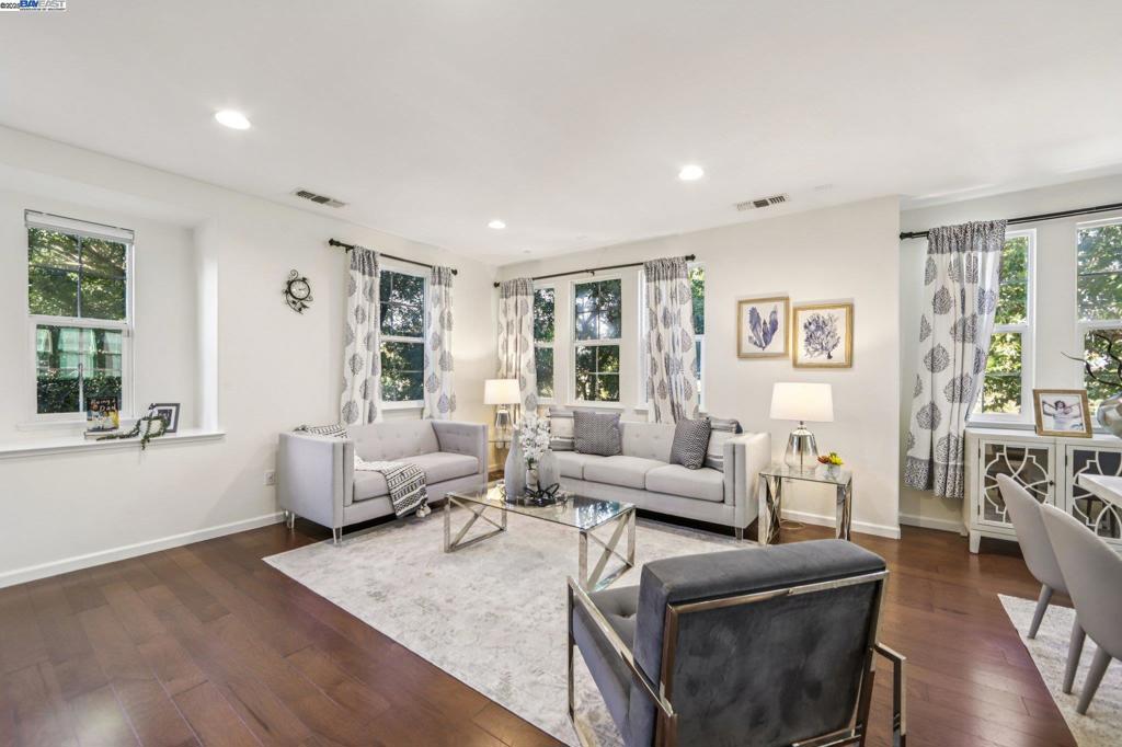 EMERALD PARK - Residential