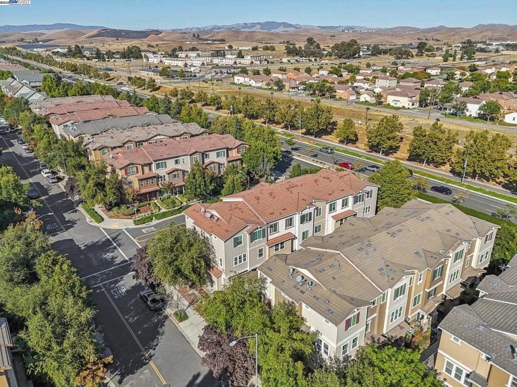 EMERALD PARK - Residential
