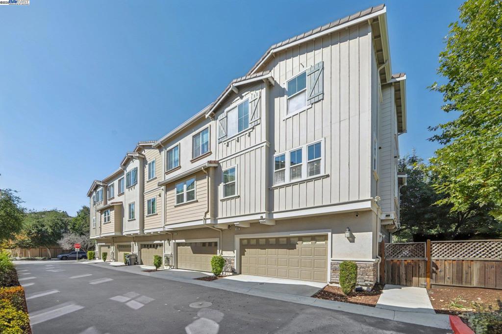 EMERALD PARK - Residential