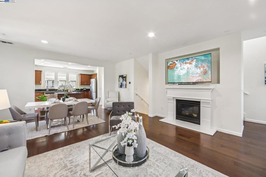 EMERALD PARK - Residential