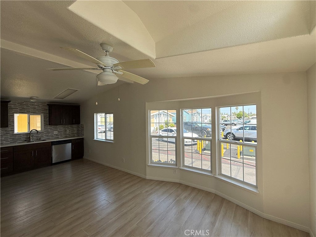 327 W Wilson Street 96