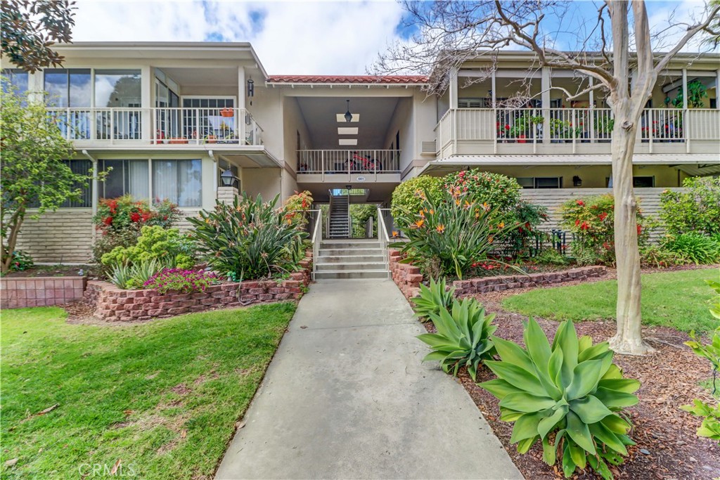 661 Avenida Sevilla B