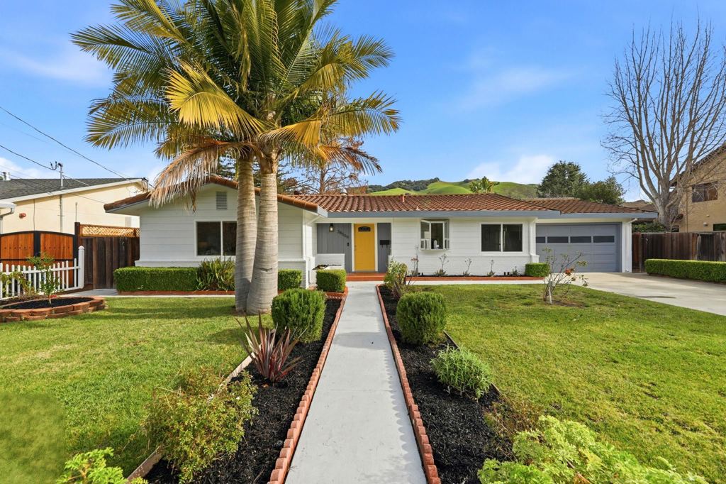 38566 38566 Oliver Way