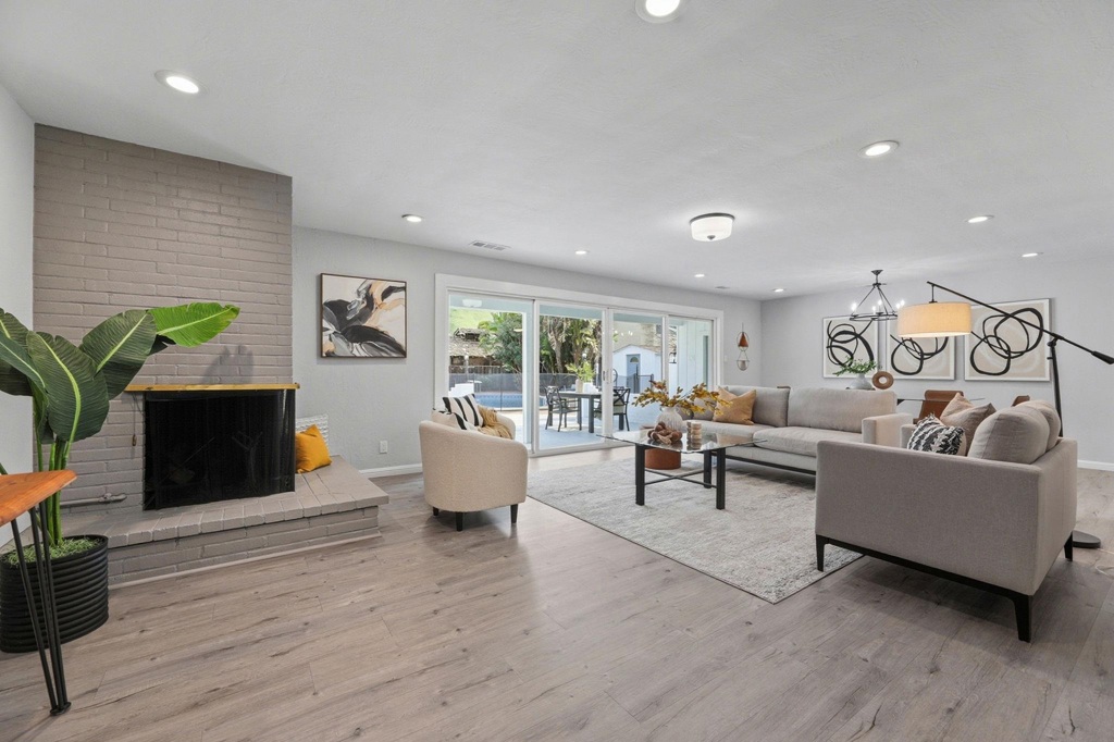 38566 38566 Oliver Way