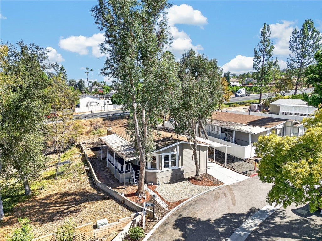 15181 Van Buren 303
