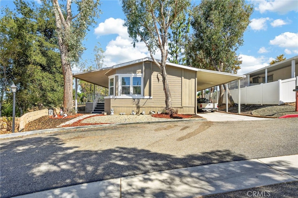 15181 Van Buren 303