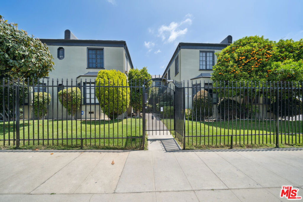 Tenant pays: Gas, Electric, Trash. Owner includes: Water and Parking. Laundry on Site! Parking included! Available Now! Welcome to your new home in the heart of LA! This one-bedroom, one-bathroom gem is bathed in an abundance of natural light, creating a warm and inviting atmosphere. The convenience of on-site laundry ensures that daily tasks are a breeze, and with included parking, your homecoming is always stress-free. Nestled within a gated entry, this residence offers both security and privacy. Enjoy the ease of access to local amenities, entertainment, and dining options, making every day an opportunity for adventure. Whether you're a professional seeking a peaceful retreat or a couple looking for a cozy haven, this property is the perfect blend of comfort and convenience. Don't miss the chance to make this prime location your own. Contact us today to schedule a viewing and discover the unparalleled charm of your new home!